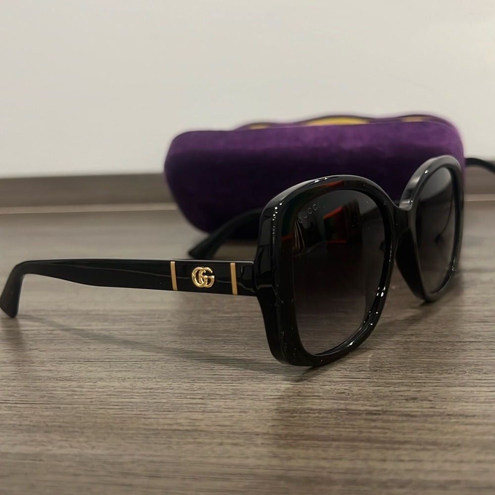 Gucci GG0762S Oversize Frame Black Sunglasses GG Gold